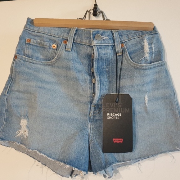 Levi’s a Ribcage shorts - Picture 3 of 4